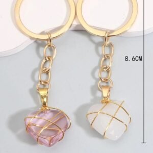 Llavero en forma de corazon con cristal de cuarzo rosa y blanco