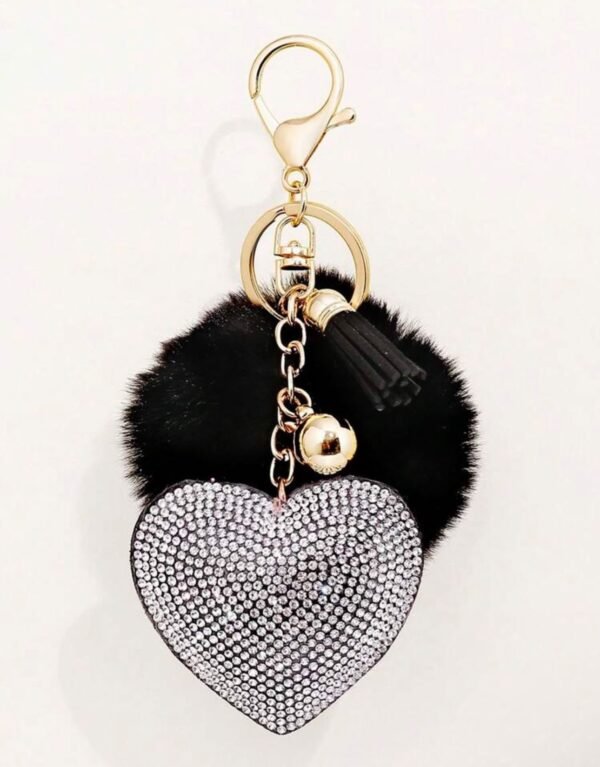 Llavero en forma de corazon y borla