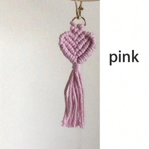 Llavero en froma de corazon de macrame