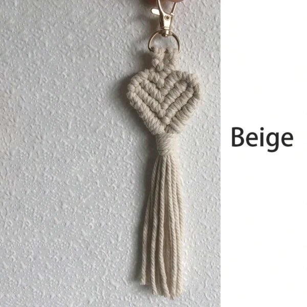 Llavero en froma de corazon de macrame
