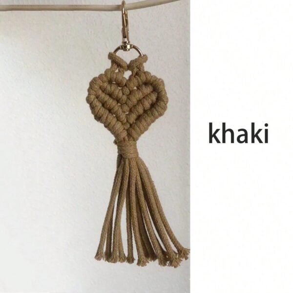 Llavero en froma de corazon de macrame