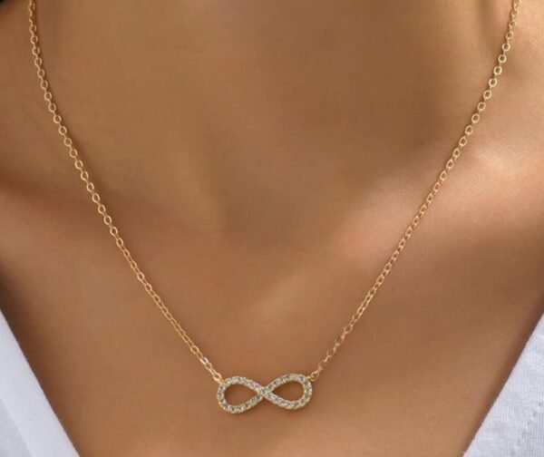 Collar con simbolo de infinito
