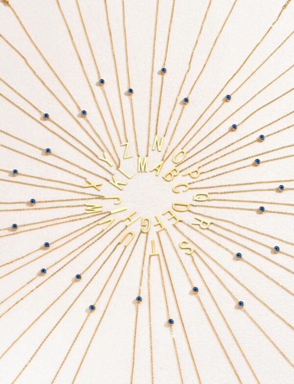 Collar con iniciales detalle de ojo turco