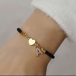 Pulsera negra o blanca para mujer con corazon e iniciales