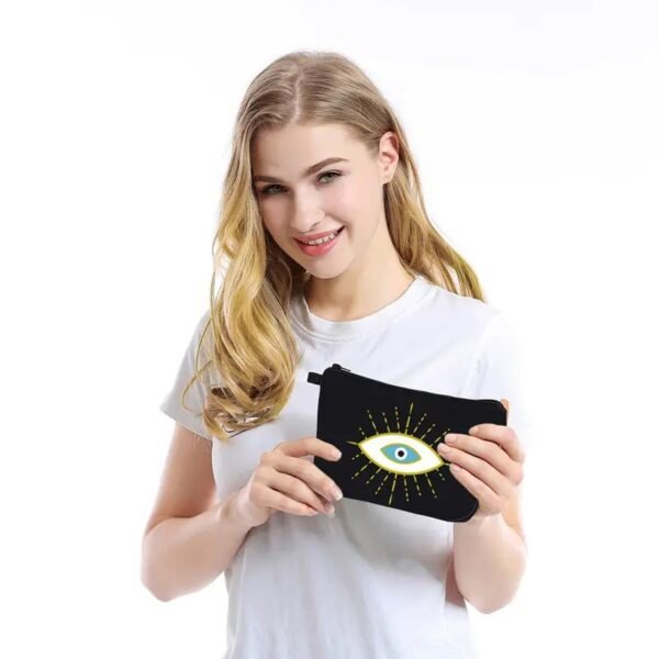 Bolsa De Maquillaje con diseno de ojo turco color negro